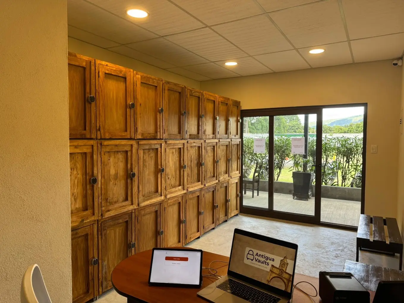 Secure private luggage lockers in Antigua Guatemala