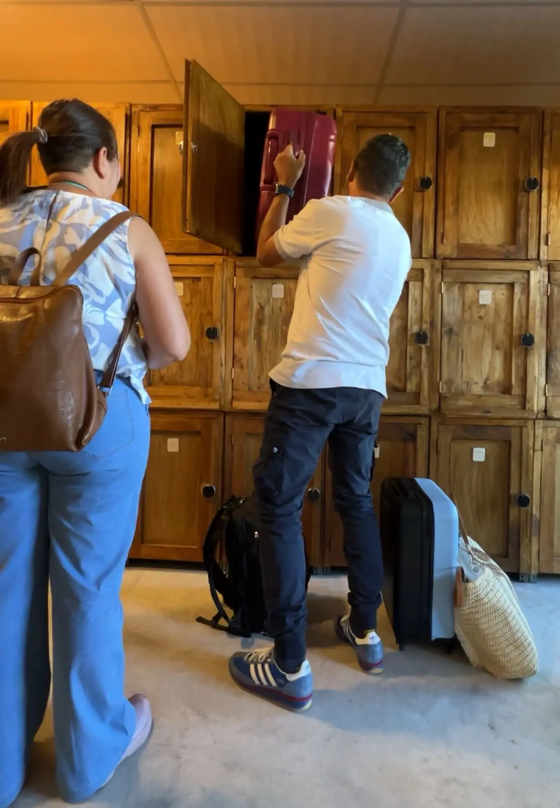 Secure luggage lockers in Antigua Guatemala